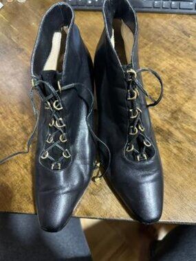 Enzo Angiolini Black Leather Lace Up Bootie   Size 8